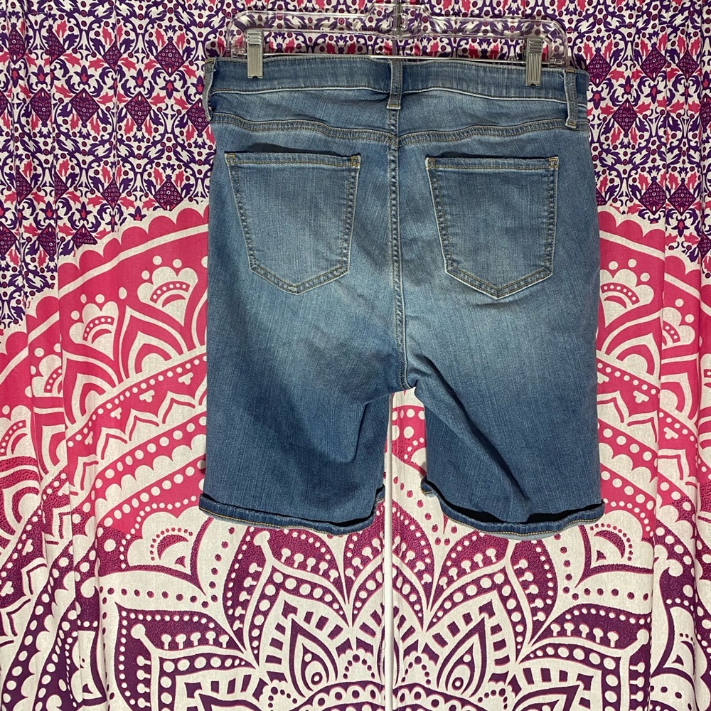 Torrid sky high skinny size 10 Jean denim shorts - Picture 2 of 4